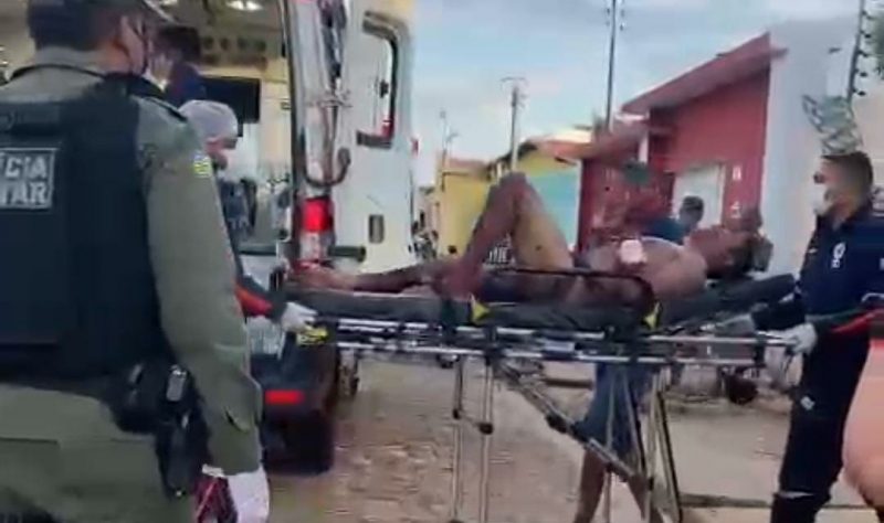 Homem é preso após surtar e esfaquear 4 pessoas em Campo Maior