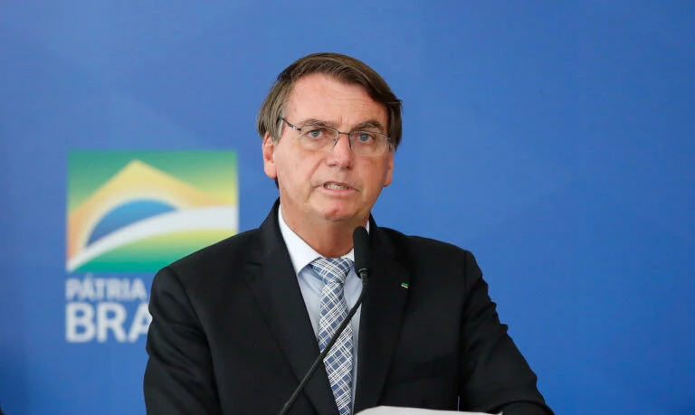 Bolsonaro recebe representantes do WhatsApp no Planalto