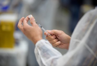 Brasil atinge a marca de 100 milhões de pessoas vacinadas completamente