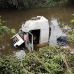 Colisão entre caminhão e carro deixa duas pessoas feridas em Campo Maior