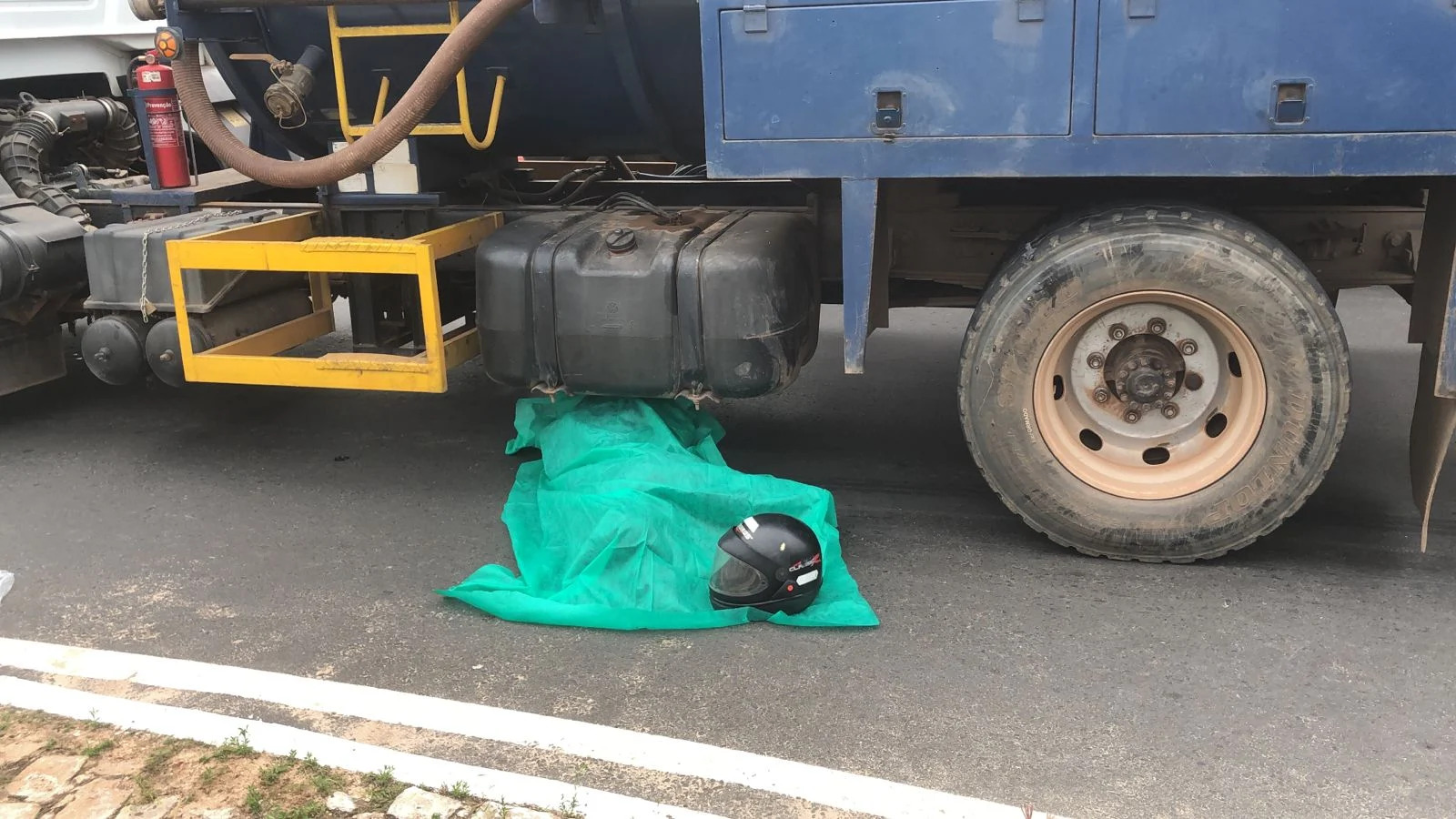 Motociclista morre e garupa fica ferido após grave colisão com caminhão em Teresina