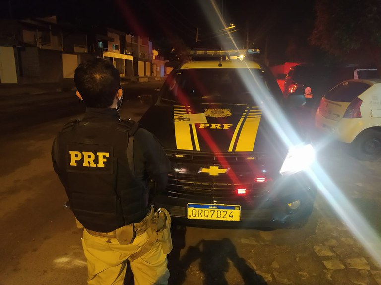 PRF prende homem após fornecer dinheiro para não ser multado em Picos
