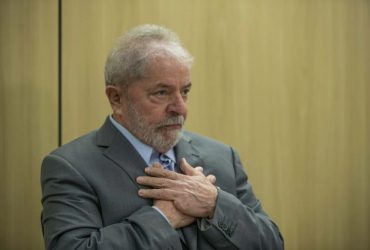 "O povo brasileiro que vai dar golpe no Bolsonaro", afirma Lula