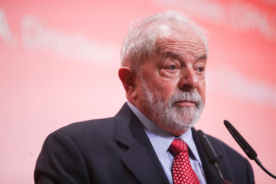 Rindo, Lula diz que Bolsonaro deveria ir para a Ucrânia "Resolve o problema lá"
