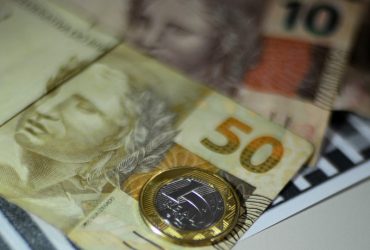 Poupança: quanto rende R$ 1.000 por ano após nova alta da Selic?