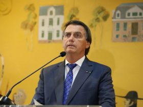 Bolsonaro autoriza reajuste de 33% do piso salarial para professores