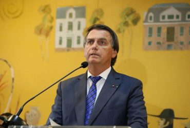 Bolsonaro autoriza reajuste de 33% do piso salarial para professores