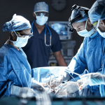 Médicos transplantam coração de porco para humano-min