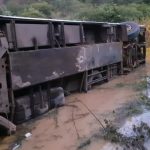 Ônibus-tomba-na-BR-135-deixa-um-morto-e-diversos-feridos-no-sul-do-Piauí