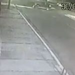 Vídeo mostra carro atropelando entregador em Teresina