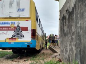 Mecânico morre após ser esmagado por ônibus enquanto fazia manutenção