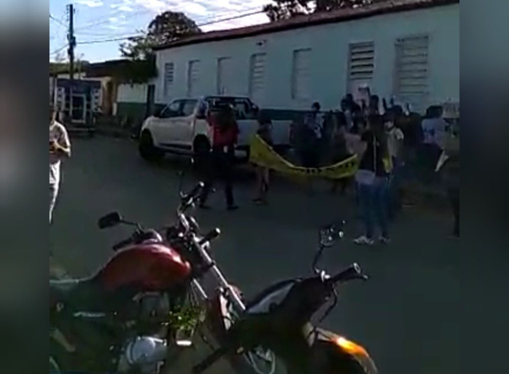 Governador Wellington Dias é hostilizado por população no sul do Piauí