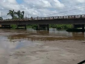 Rio Maratoan em Barras