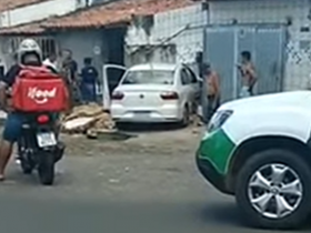 Correndo em alta velocidade, motorista atropela idoso e derruba muro em Teresina