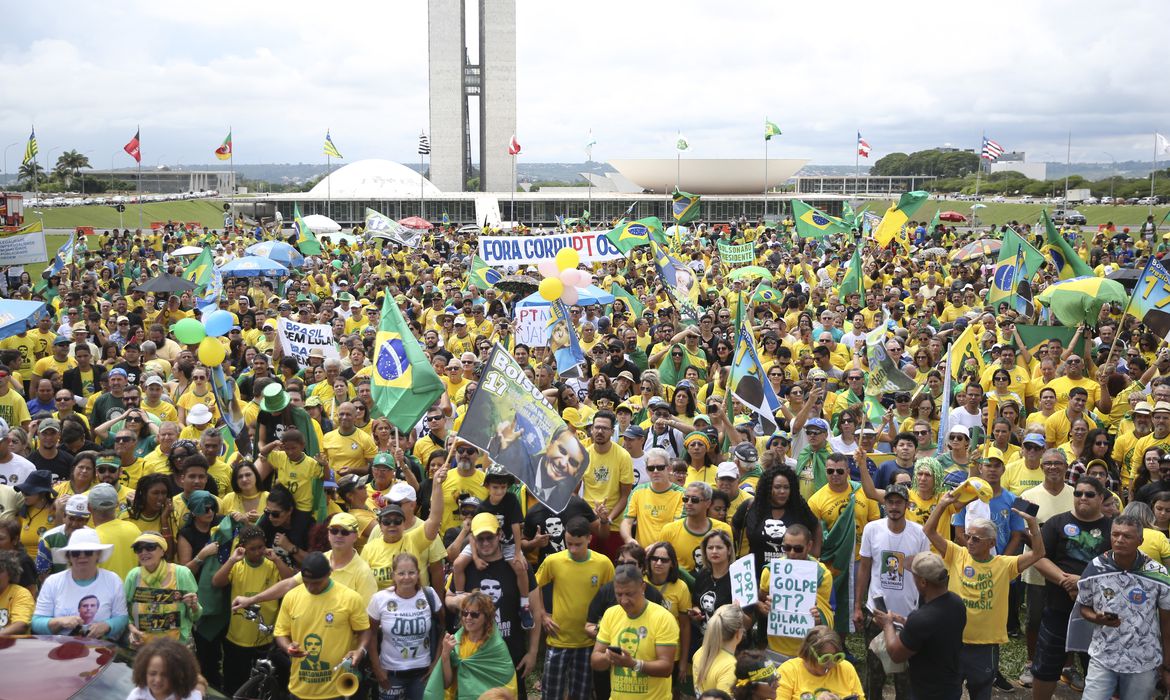 Feriado de domingo será marcado com atos pró-Bolsonaro e pró-Lula