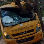 Ônibus escolar colide contra árvore e deixa crianças feridas no interior do Piauí