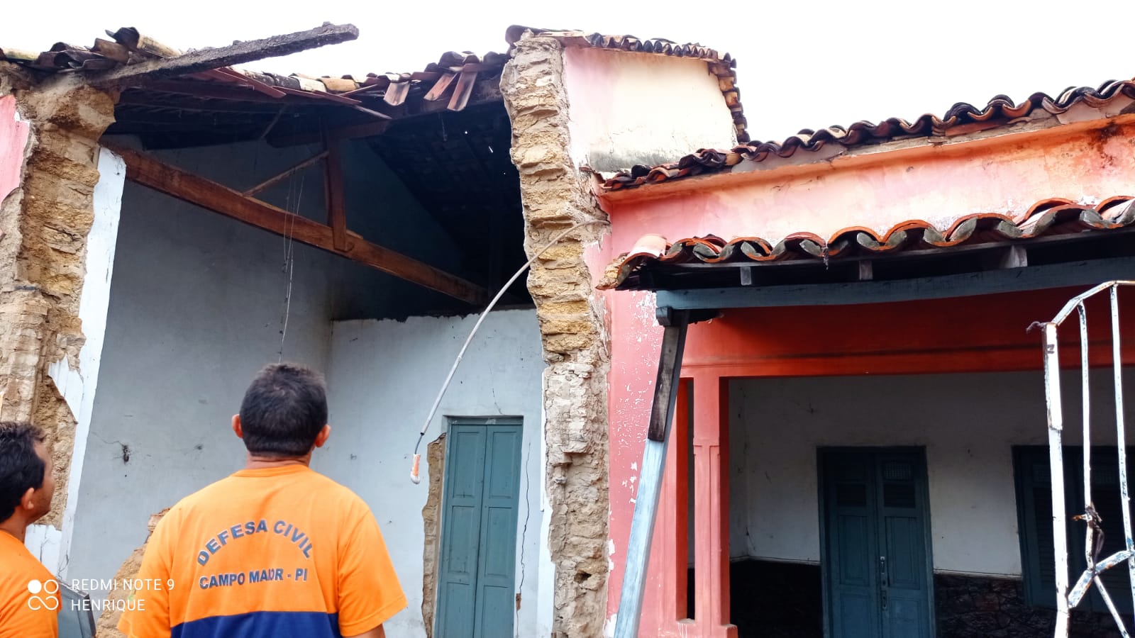 Parte de casa desaba após chuva em Campo Maior