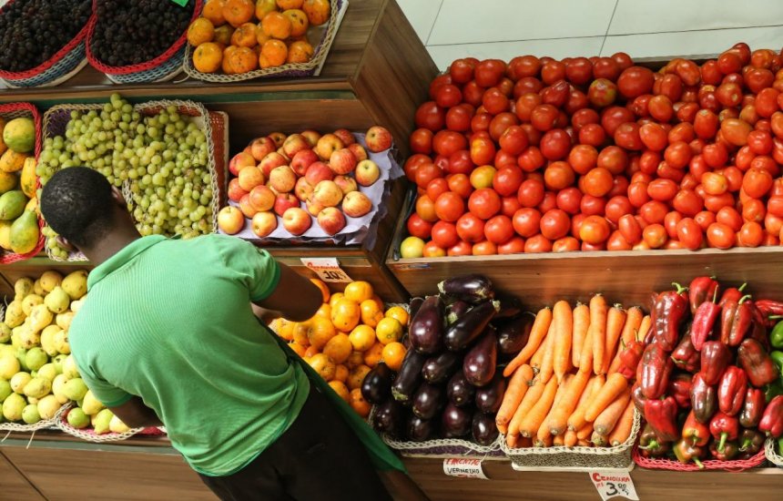 Preço do tomate, cenoura, leite e gasolina foram os que mais aumentaram em março
