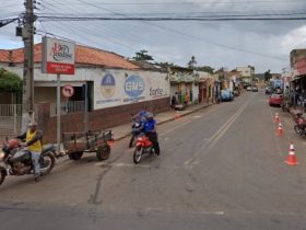 Assaltantes fazem arrastão em parada de ônibus no centro de Altos