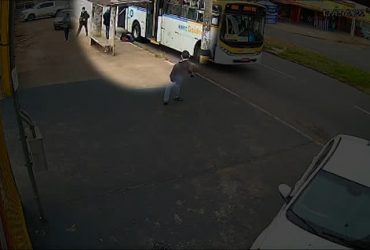 Ônibus atropela passageira logo após ela descer do veículo