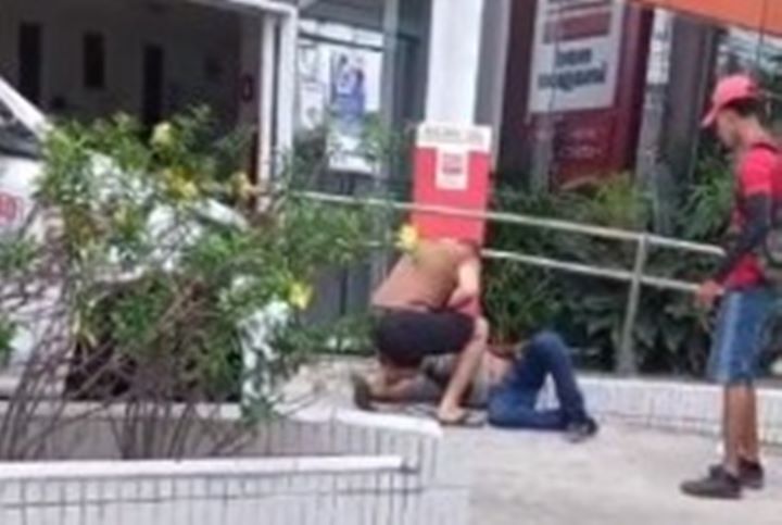 Policial à paisana prende suspeito de assalto em frente ao hospital em Teresina