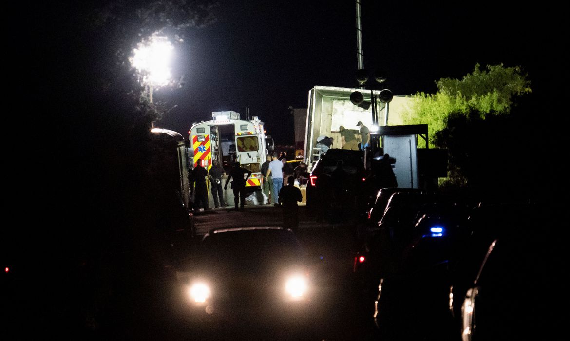 50 imigrantes são encontrados em caminhão no Texas
