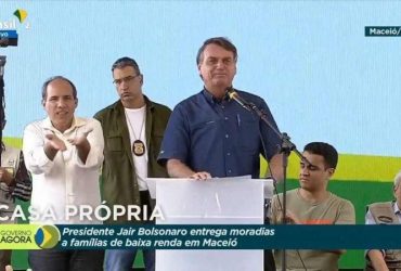 Bolsonaro confirma aumento do Auxílio Brasil de R$ 400 para R$ 600
