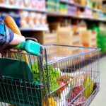 Bolsonaro pede que supermercados reduzam lucros sobre alimentos