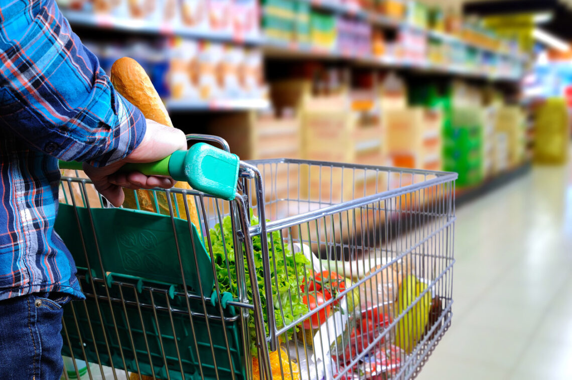 Bolsonaro pede que supermercados reduzam lucros sobre alimentos