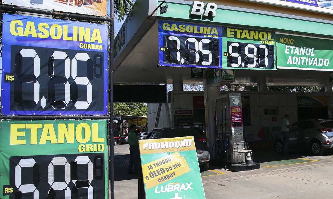 Câmara deve votar PECs para redução do preço de combustíveis até julho