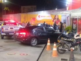 Mulher é morta a tiros pelo namorado em posto de gasolina