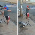 Homem salva criança segundos antes de bater em poste