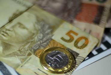 1 a cada 4 brasileiros não consegue pagar as contas no final do mês