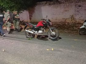 homem cai de moto e morre ao tentar fugir de assaltantes em Teresina