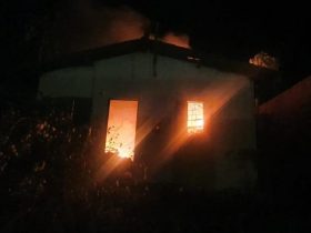 Casa de idosa pega fogo e corpo de bombeiros é acionado no interior do Piauí