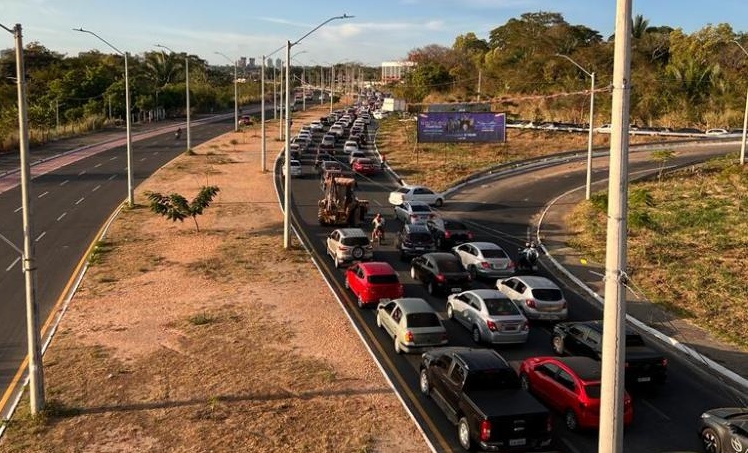 Esquadrilha da Fumaça ocasiona longo congestionamento em Teresina