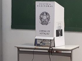 TSE volta a proibir celular, mesmo desligado, na cabine de votação