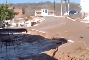 Caixa d' água desaba e deixa moradores supressos no interior do Piauí-min