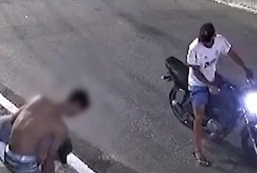 Jovem fica só de cueca após ter roupa levada durante assalto no Rio de Janeiro