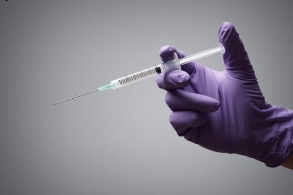 Nova variante do novo coronavírus exige reforço na vacinação contra Covid