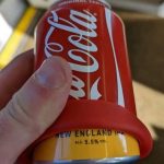 Brasileiros colocam capa de Coca-Cola em cerveja no Qatar