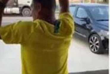 Após de derrota do Brasil, torcedor arremessa TV no meio da rua no Pará
