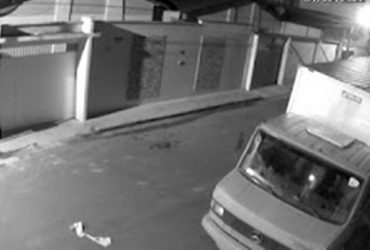 Vídeo: Ladrão é filmado arrombando caminhão no Maranhão