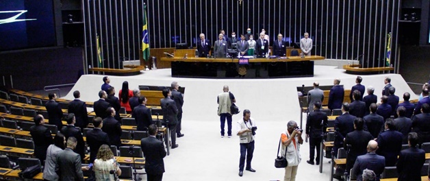 Parlamentares reajustam seus próprios salários para R$ 41,2 mil