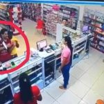 Bandido coloca facão no pescoço de cliente durante assalto a farmácia no Piauí