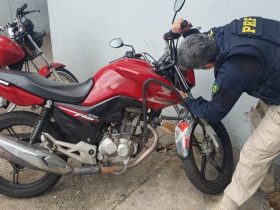 PRF apreende motocicleta que havia sido furtada em Teresina