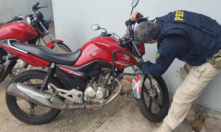 PRF apreende motocicleta que havia sido furtada em Teresina