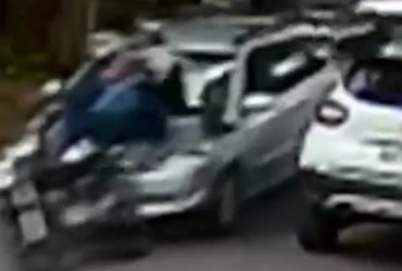 Motorista atropela acusados após assalto