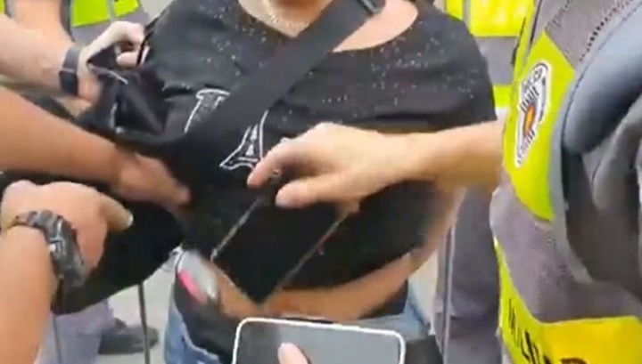 Jovem é presa em bloco de Carnaval com 13 celulares dentro da calça