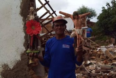 Após capela desabar imagens sagradas permanecem intactas no Piauí